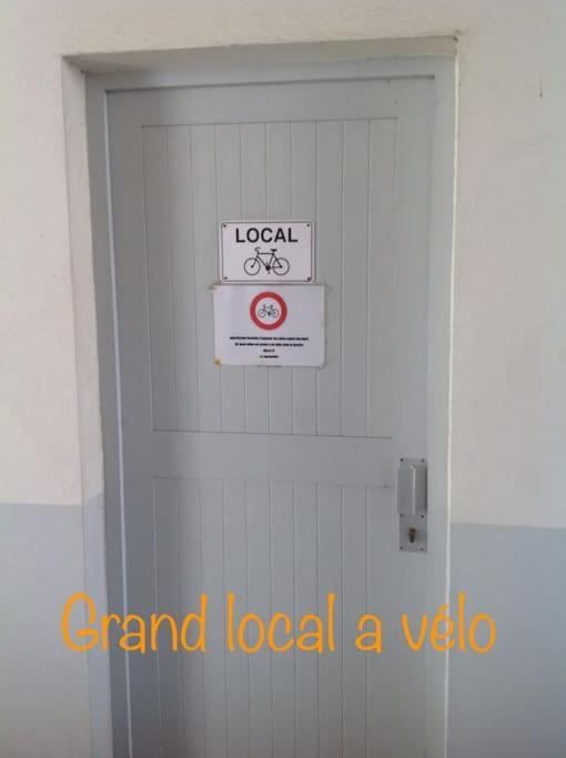 Eole, Idealement Situe Sur Le Port De St Martin De Re Saint-Martin-de-Ré Exterior foto